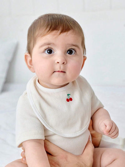 Kit com 4 Babadores de Tecido para Bebê · Morango e arco-íris 
