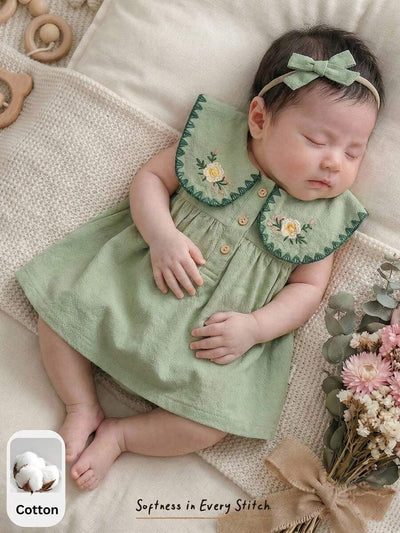 Vestido para bebê com gola bordada · Floral verde 