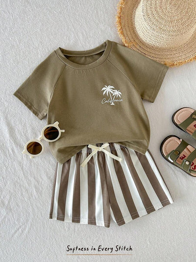 Conjunto com camiseta de palmeiras e shorts listrado · Verde militar 