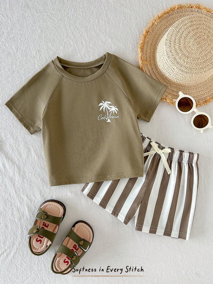 Conjunto com camiseta de palmeiras e shorts listrado · Verde militar 