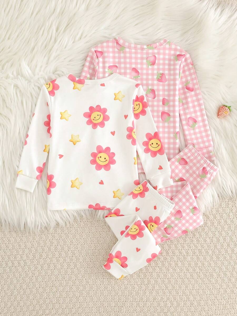 Kit com 2 pijamas estampados para bebê · Morangos e flores 