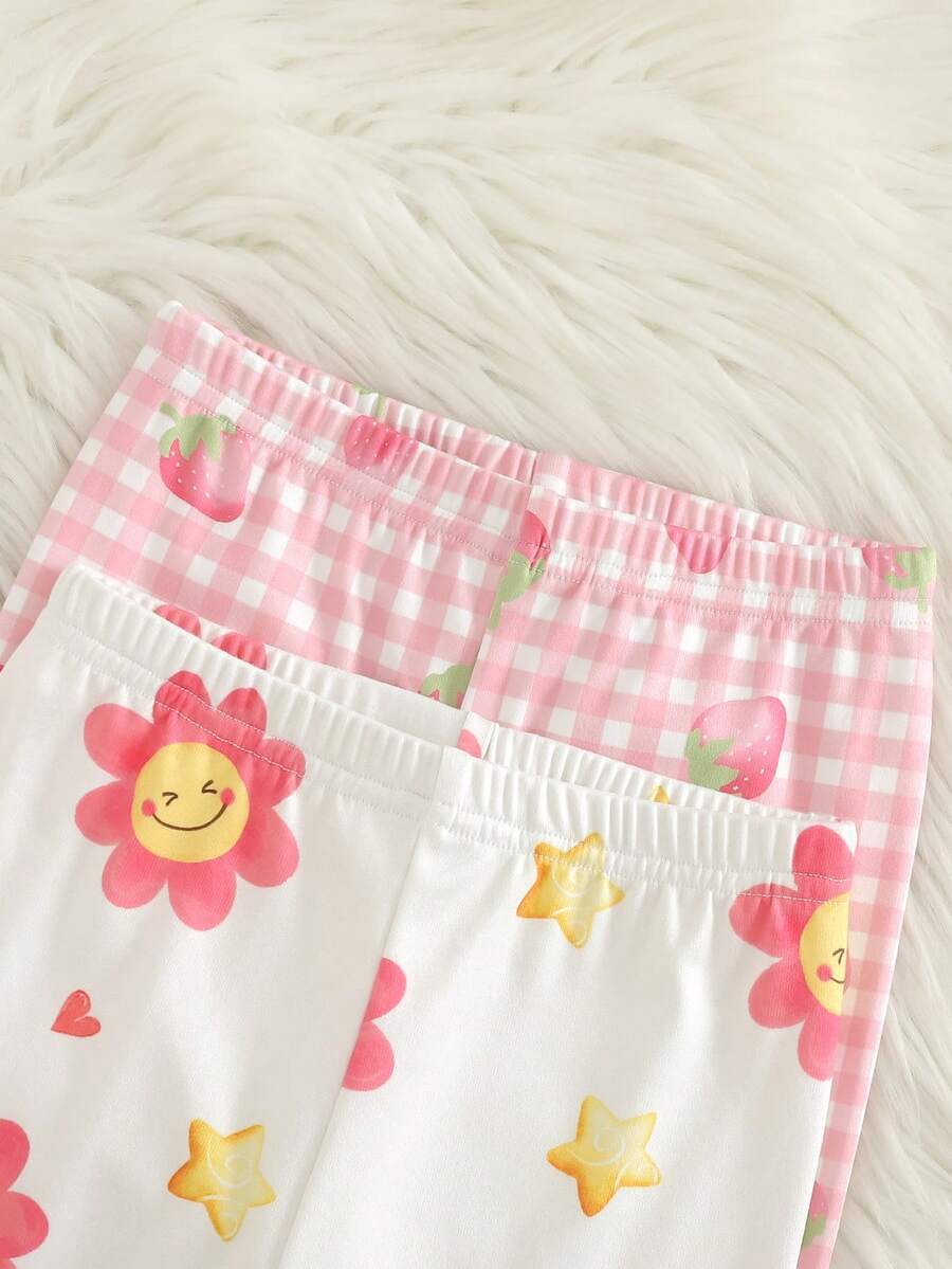 Kit com 2 pijamas estampados para bebê · Morangos e flores 