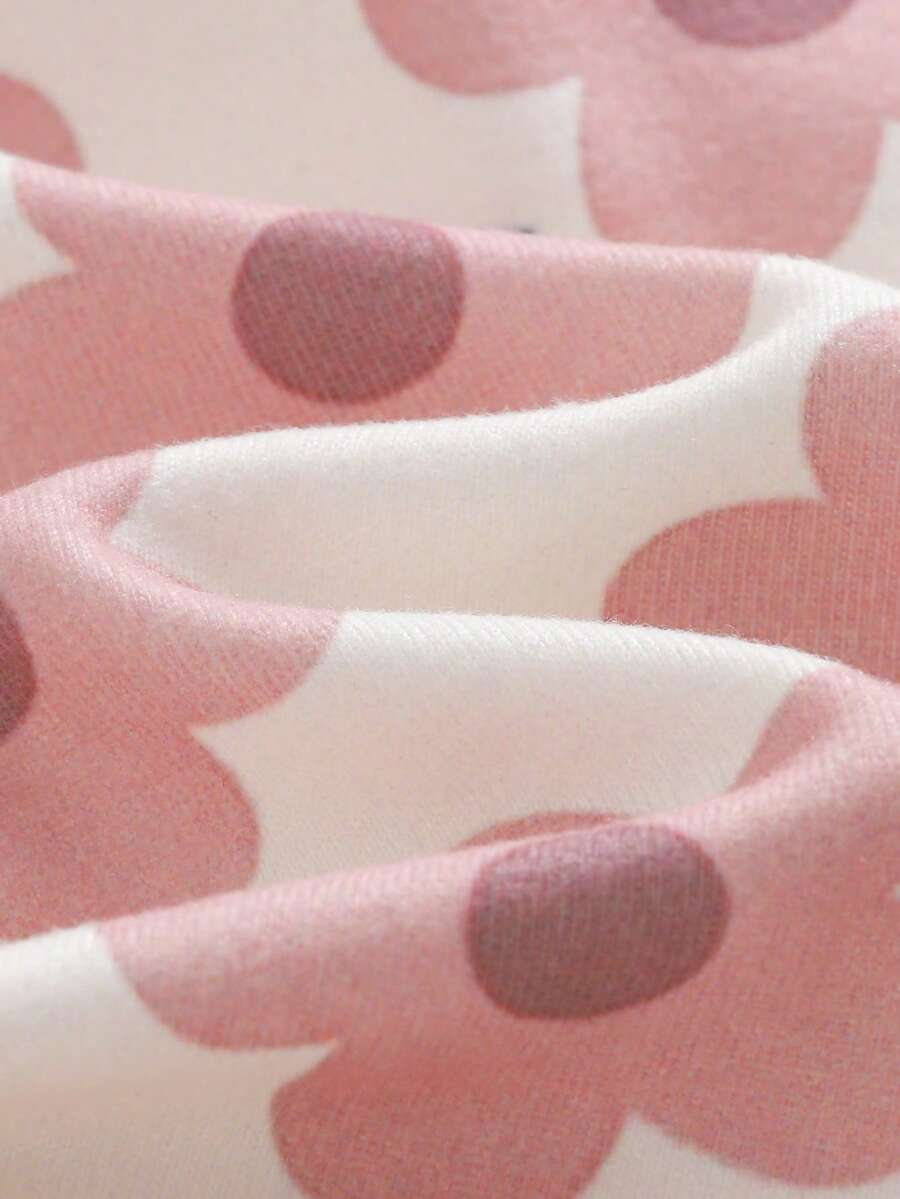 Kit de Pijama para Bebê com 6 Peças · Flores e corações 
