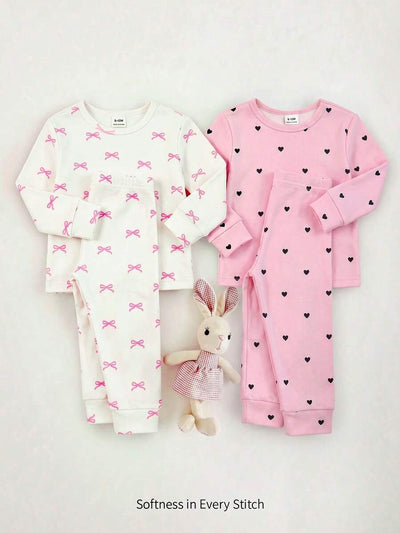 Kit com 2 pijamas estampados para bebê · Laços e corações 