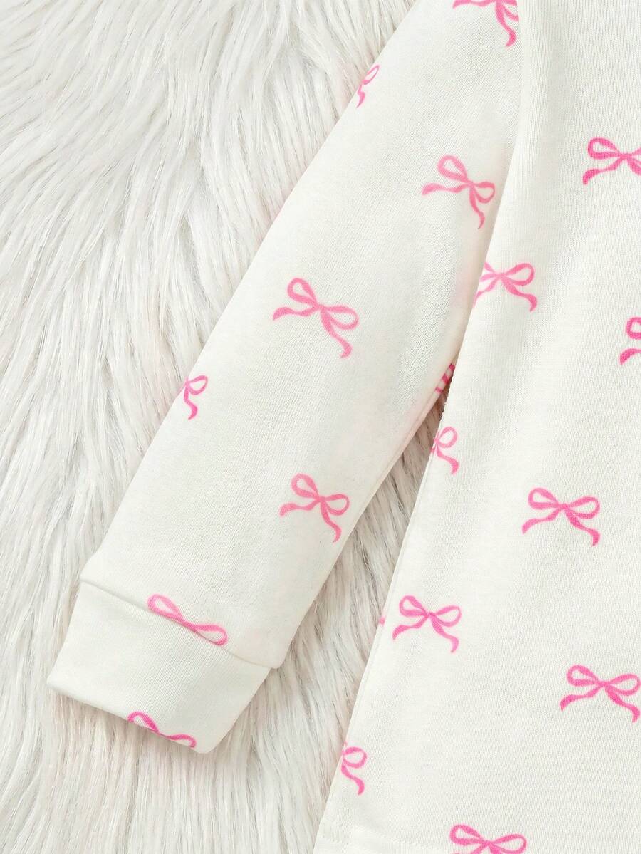 Kit com 2 pijamas estampados para bebê · Laços e corações 