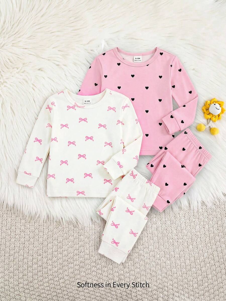 Kit com 2 pijamas estampados para bebê · Laços e corações 