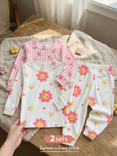 Kit com 2 pijamas estampados para bebê · Morangos e flores 