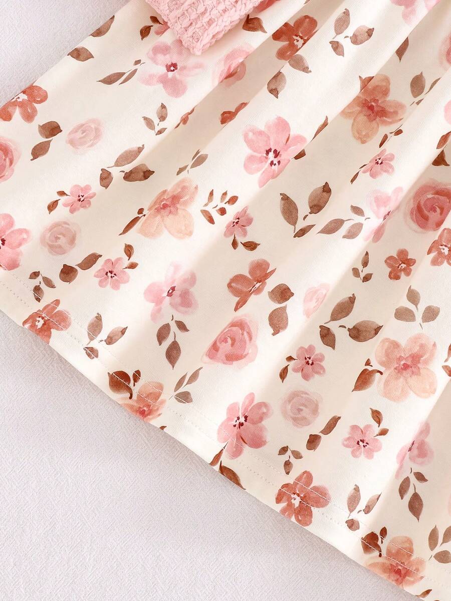 Conjunto vestido estampado e casaquinho · Floral rosa 