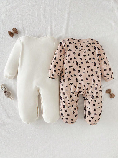 Kit com 2 macacões com pezinhos · Letras e coelhinha 