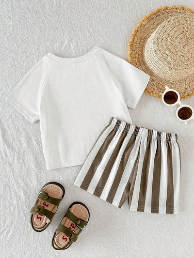 Conjunto com camiseta de palmeiras e shorts listrado · Branco e bege 