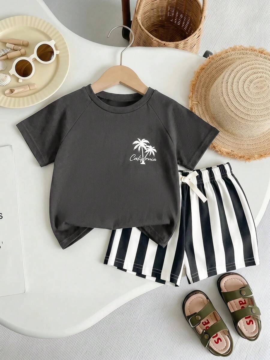 Conjunto com camiseta de palmeiras e shorts listrado · Preto e branco 