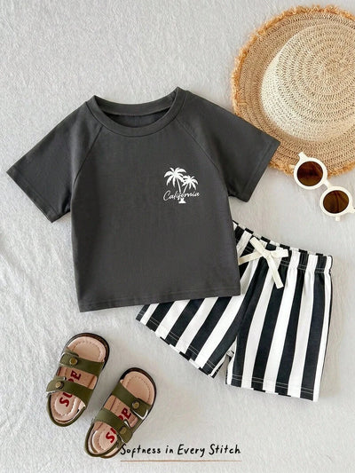 Conjunto com camiseta de palmeiras e shorts listrado · Preto e branco 
