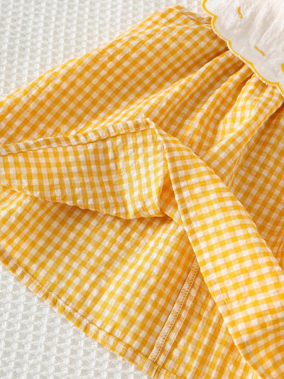 Vestido para bebê com gola bordada · Patinhos amarelo 